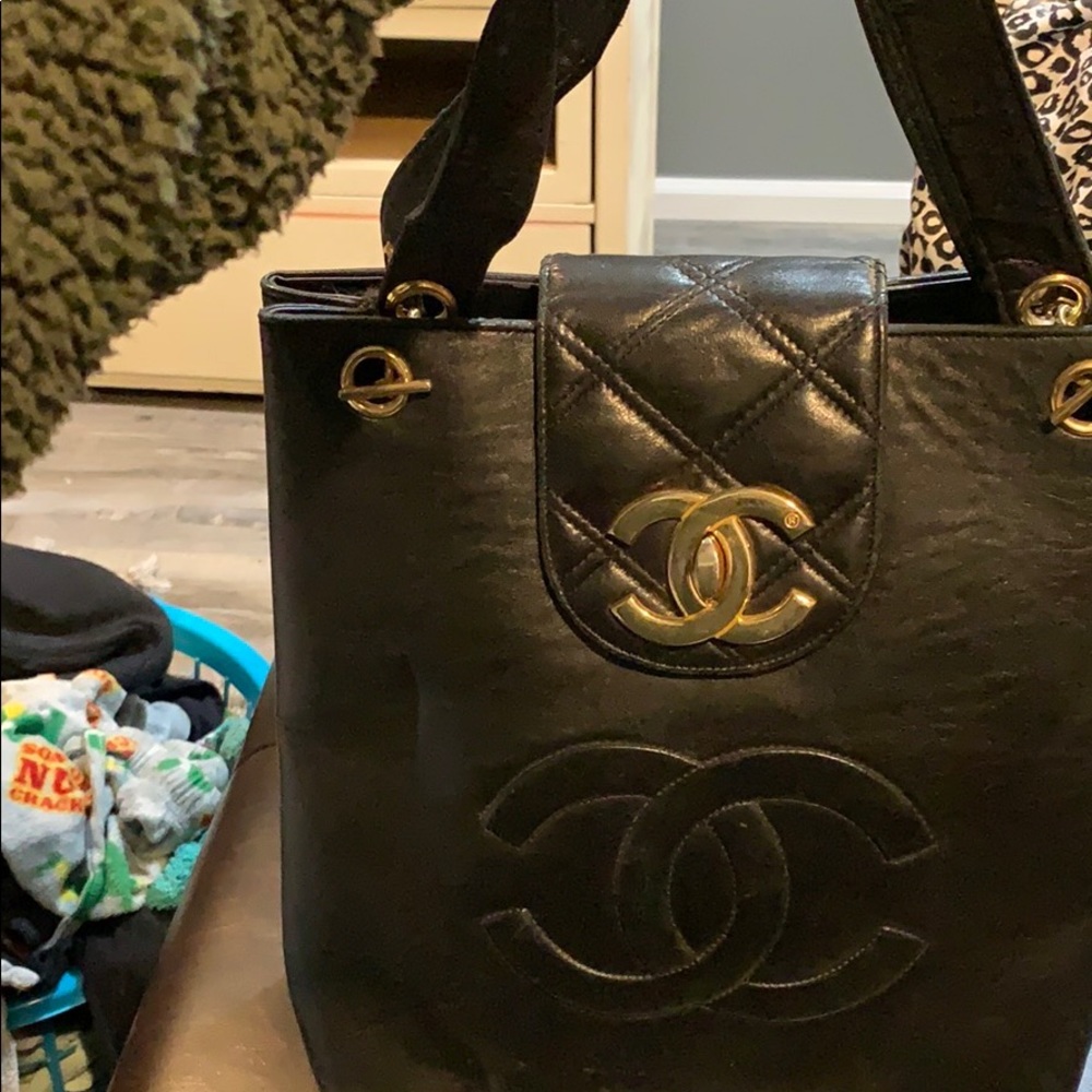 Vintage black purse.